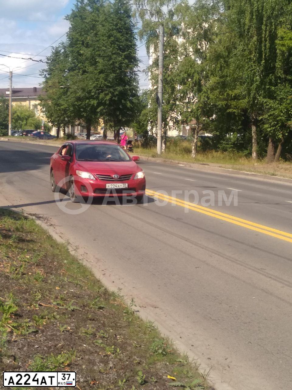 Фото автомобиля TOYOTA COROLLA, 2011 — госномер Н232РР37. Цвет: КРАСНЫЙ