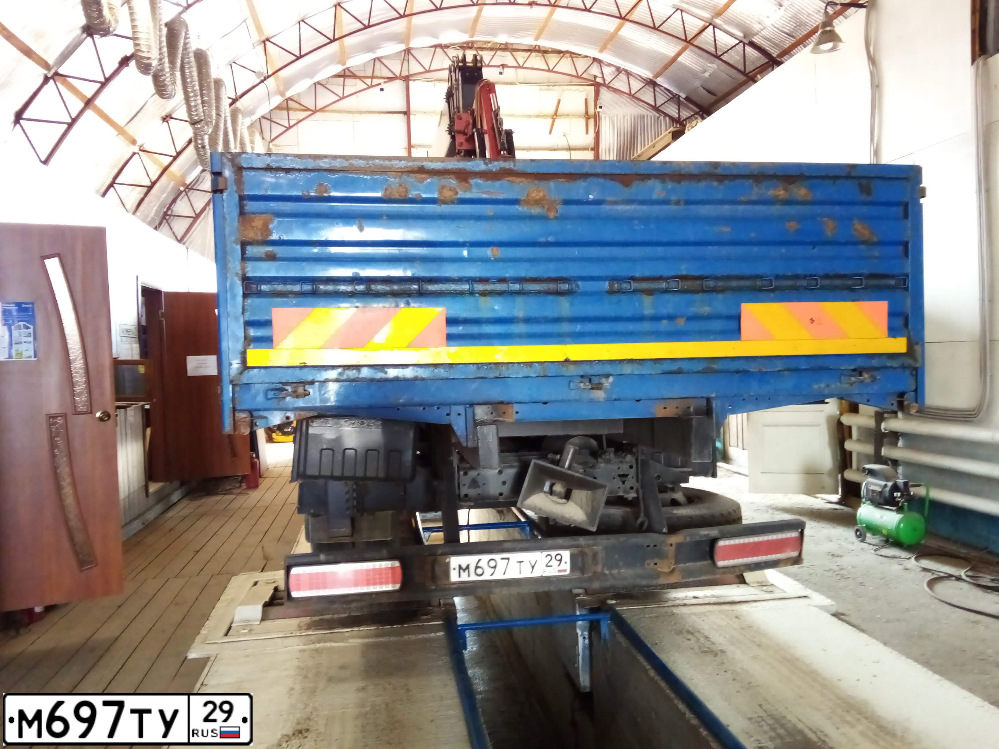 Фото автомобиля KAMAZ Z 65117 6X4, 2019 — госномер М697ТУ29. Цвет: СИНИЙ