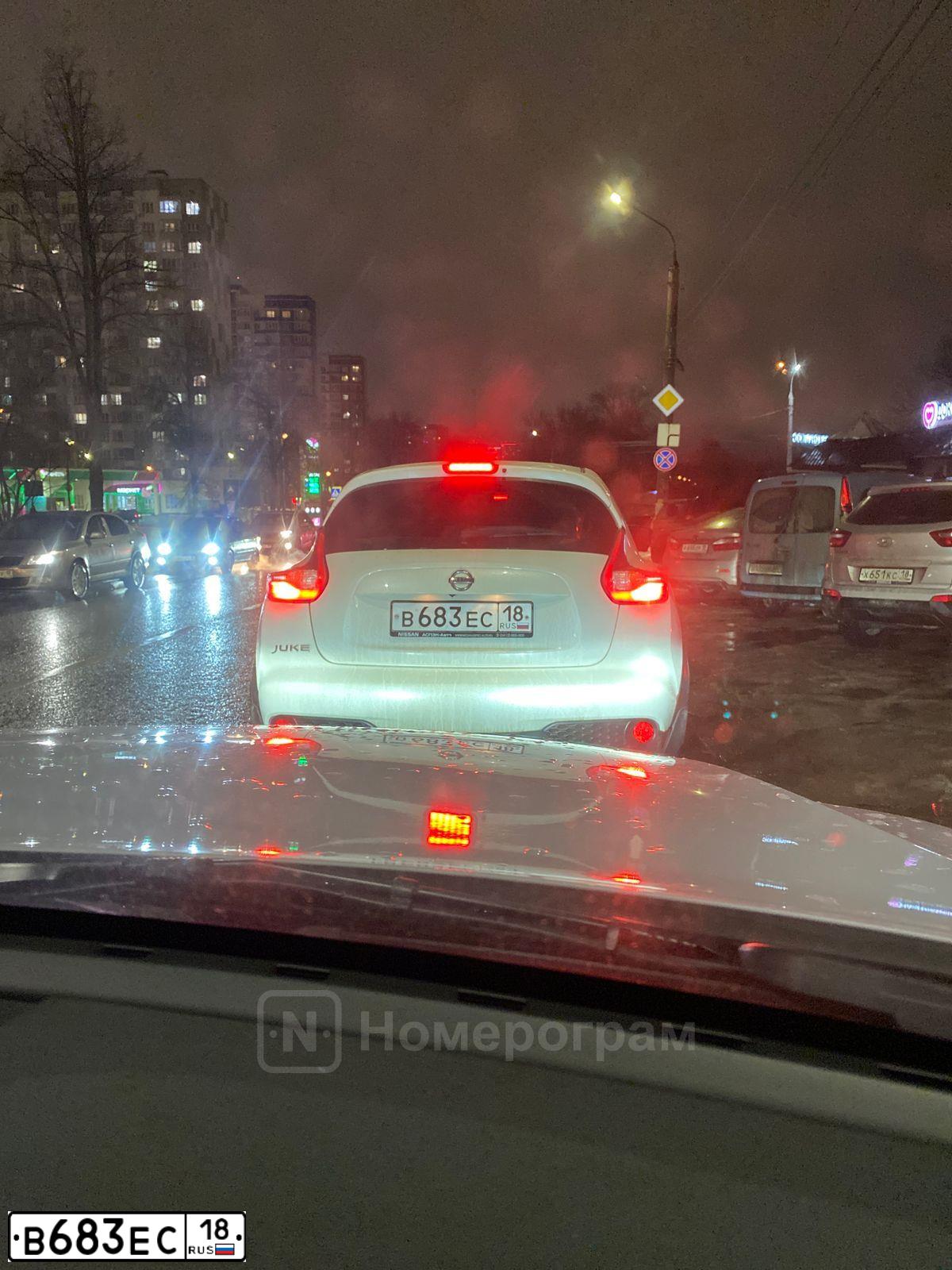 Фото автомобиля NISSAN JUKE, 2017 — госномер В683ЕС18. Цвет: БЕЛЫЙ