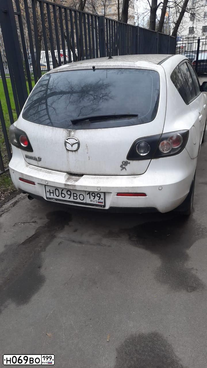 Фото автомобиля MAZDA 3, 2008 — госномер Н443АА250. Цвет: Белый