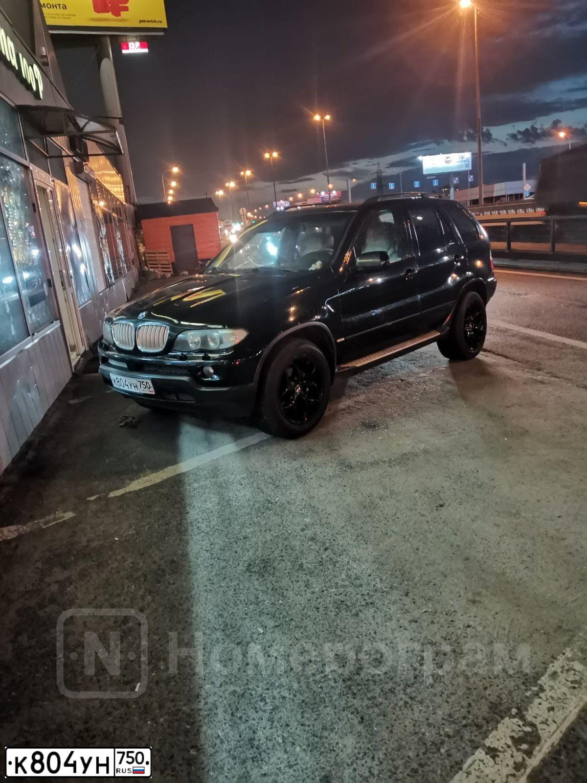 Фото автомобиля BMW X5, 2004 — госномер С971МК190. Цвет: ЧЕРНЫЙ