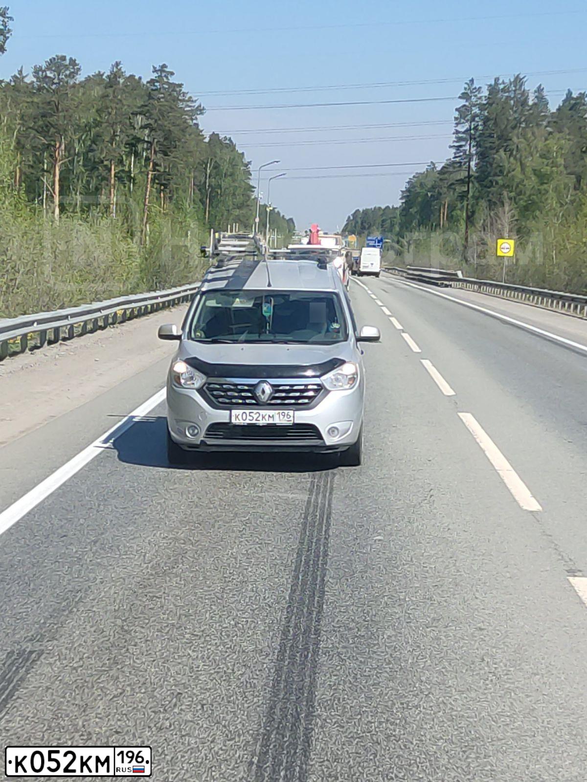 Фото автомобиля RENAULT DOKKER, 2018 — госномер К052КМ196. Цвет: СВЕТЛО-СЕРЫЙ