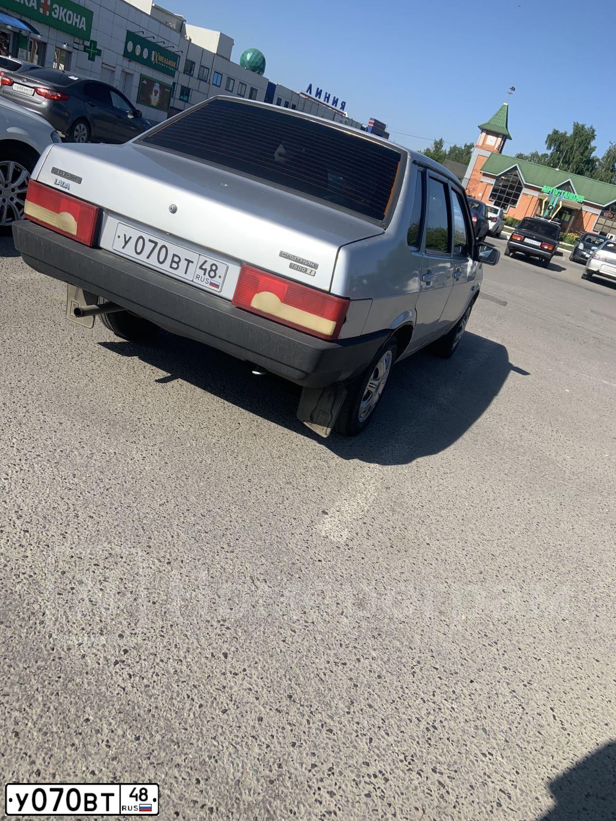 Фото автомобиля LADA 2109 SAMARA, 2003 — госномер У070ВТ48. Цвет: СВЕТЛО-СЕРЕБРИСТЫЙ