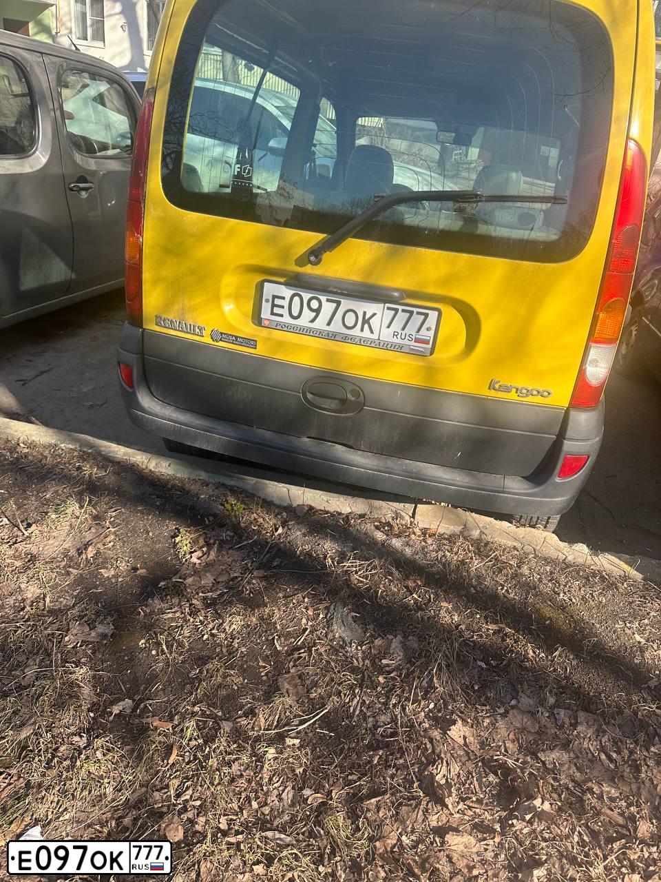Фото автомобиля RENAULT KANGOO, 2003 — госномер Е097ОК777. Цвет: ЖЕЛТЫЙ