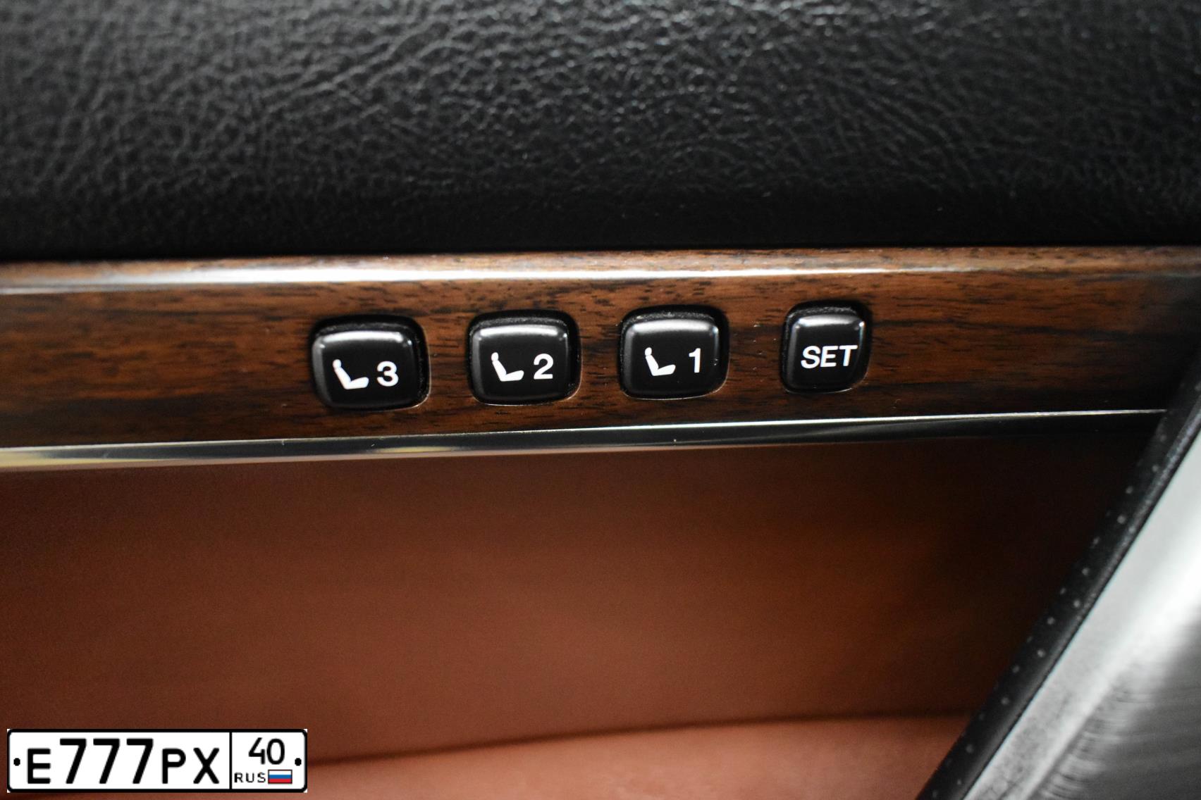 Фото автомобиля BMW X6, 2008 — госномер Е777РХ40. Цвет: БОРДОВЫЙ