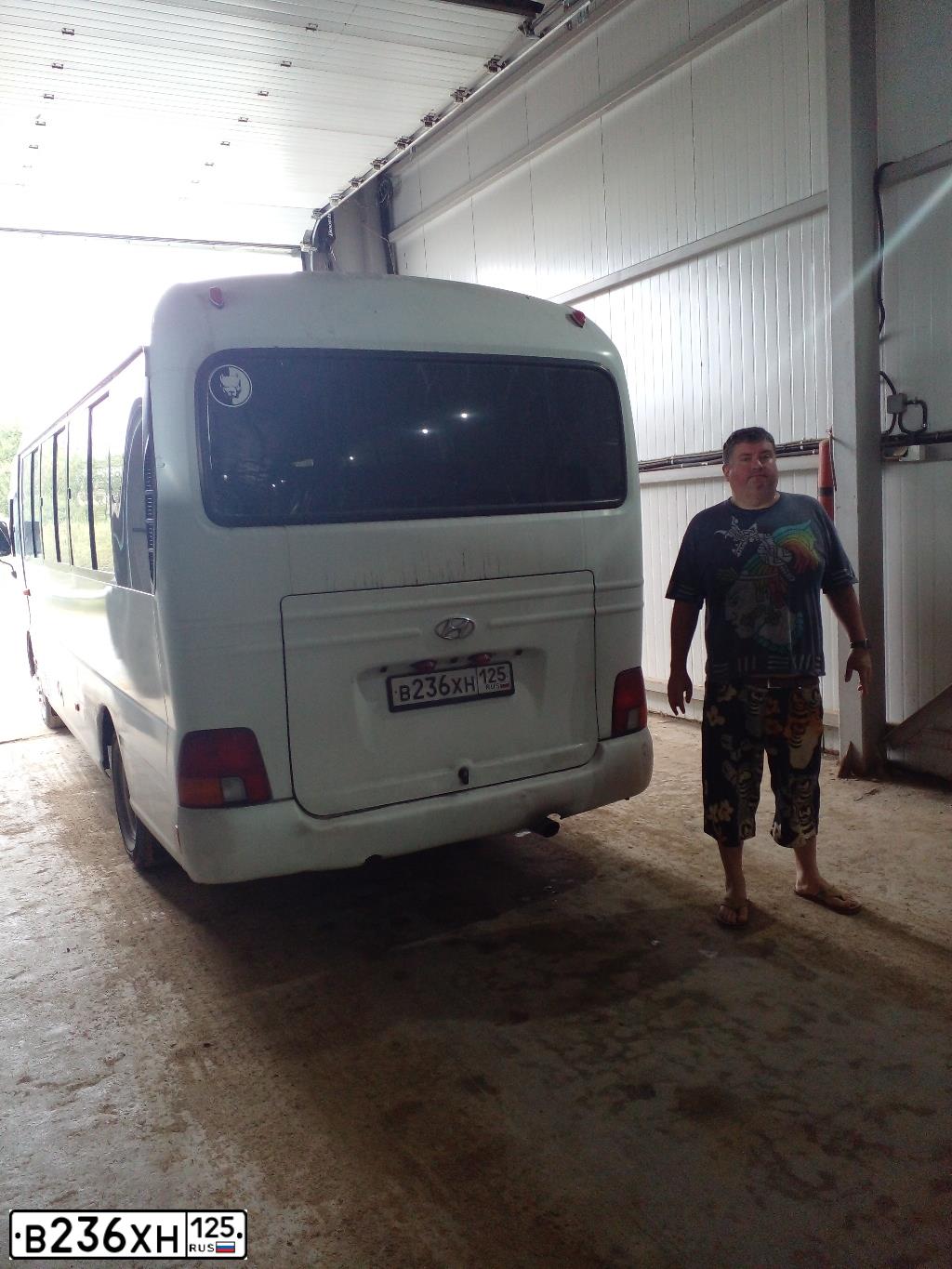 Фото автомобиля HYUNDAI COUNTY, 2013 — госномер Р468СС123. Цвет: Белый