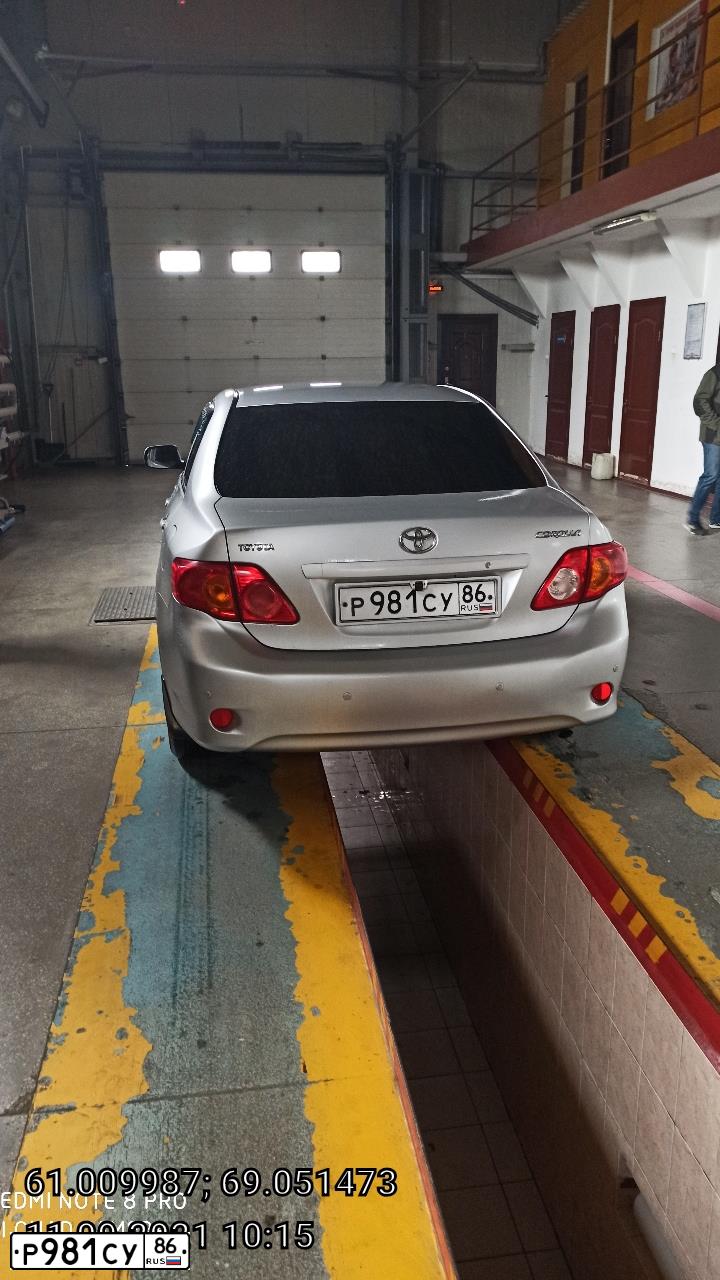 Фото автомобиля TOYOTA COROLLA, 2008 — госномер Р981СУ86. Цвет: СЕРЕБРИСТЫЙ