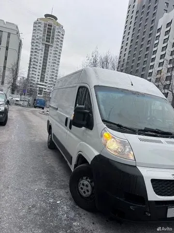 Фото автомобиля PEUGEOT BOXER, 2011 — госномер Х868ВН797. Цвет: Белый