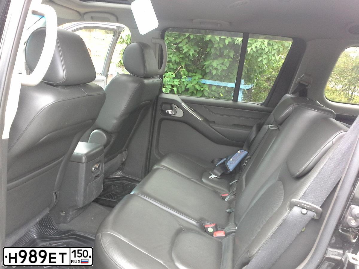 Фото автомобиля NISSAN PATHFINDER, 2006 — госномер Е300ЕВ150. Цвет: ЧЕРНЫЙ