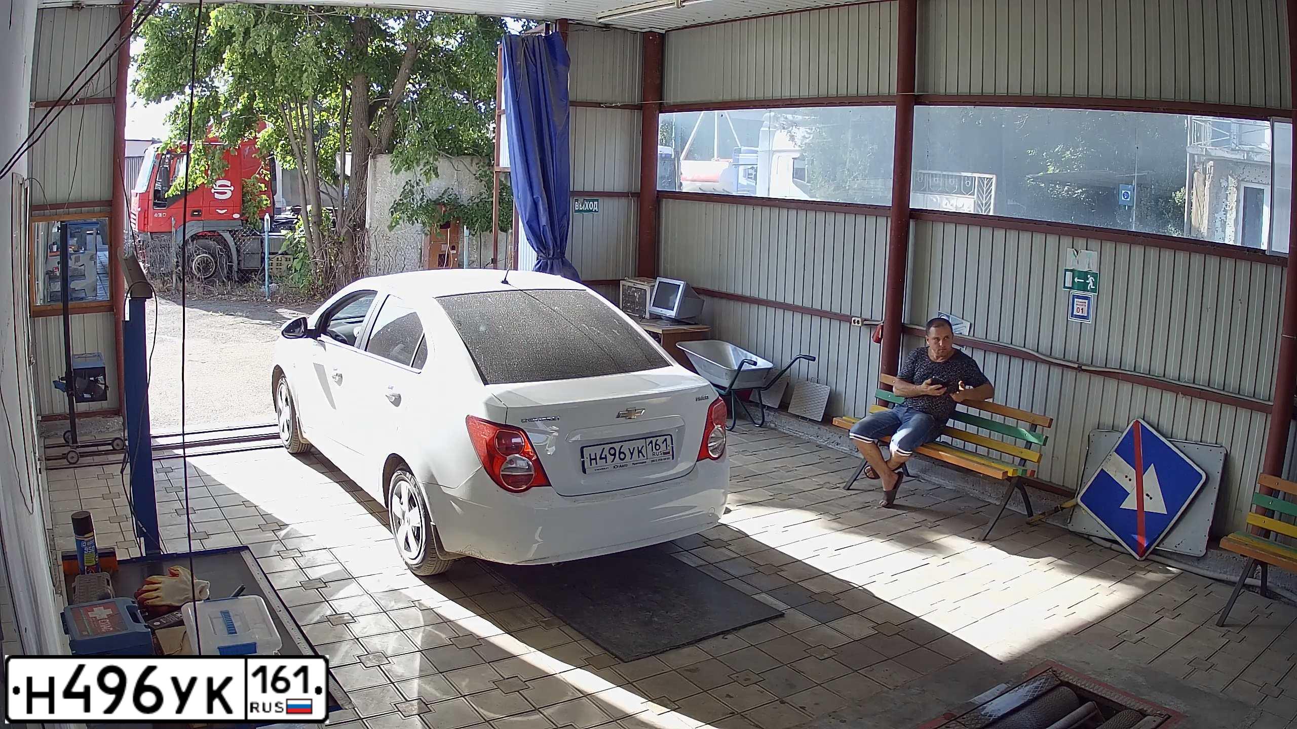 Фото автомобиля CHEVROLET AVEO, 2014 — госномер Т576ЕА181. Цвет: БЕЛЫЙ