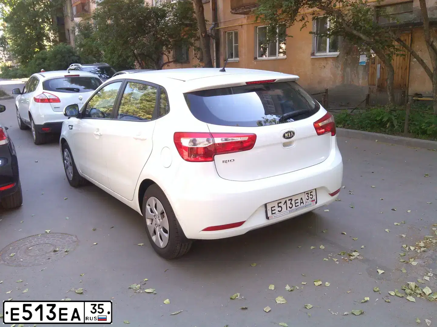 Фото автомобиля KIA RIO, 2013 — госномер К540НЕ35. Цвет: Белый