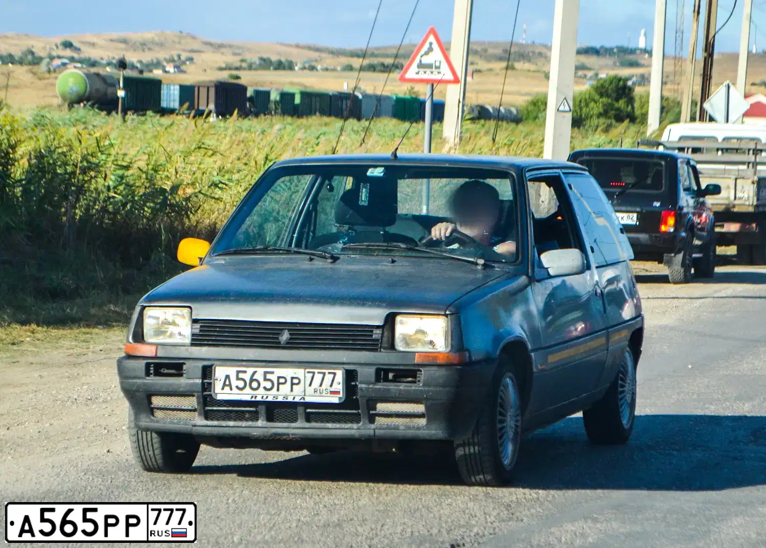 Фото автомобиля RENAULT R 5, 1989 — госномер А565РР777. Цвет: БЕЛЫЙ (СЕРЫЙ)