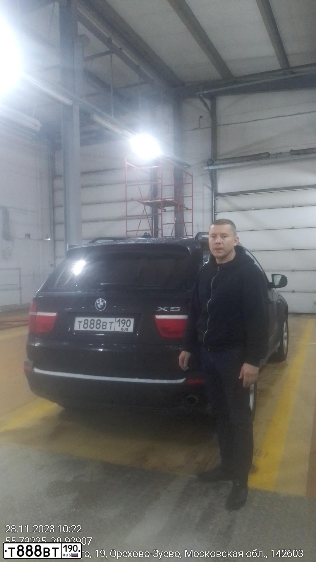 Фото автомобиля BMW SERIE 5, 2002 — госномер М202ХА777. Цвет: ЧЕРНЫЙ