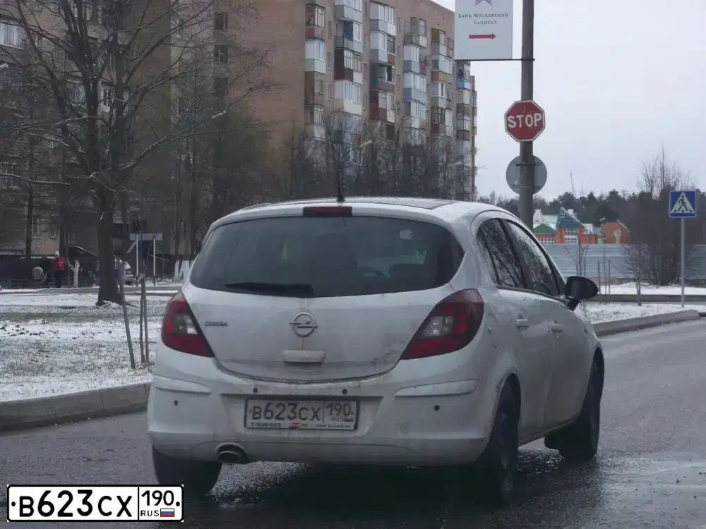 Фото автомобиля OPEL CORSA, 2012 — госномер Е790ТР799. Цвет: Белый