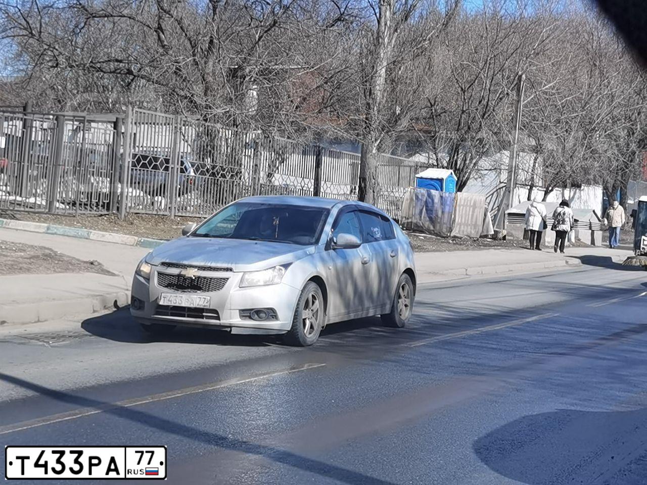 Фото автомобиля CHEVROLET CRUZE, 2012 — госномер Т433РА77. Цвет: СЕРЫЙ СВЕТЛЫЙ