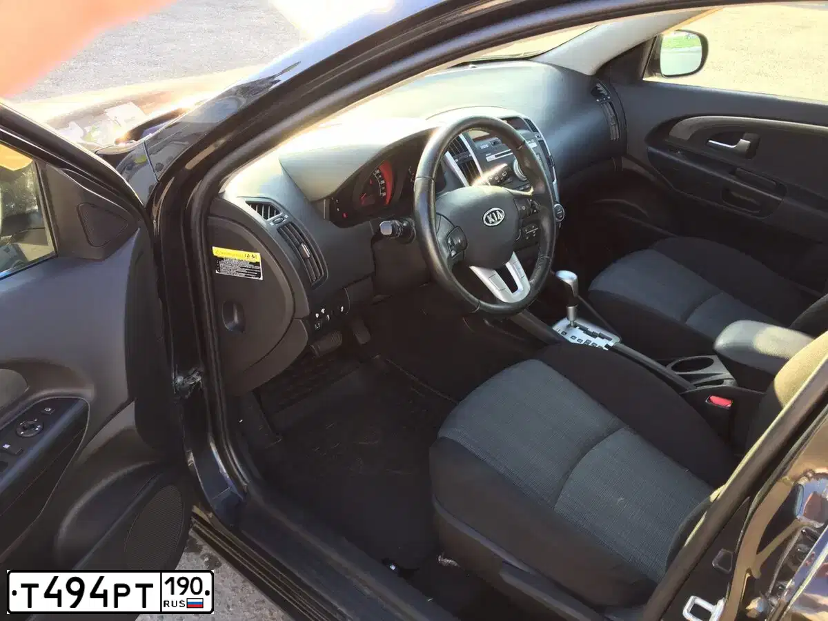Фото автомобиля KIA CEE'D, 2011 — госномер С696УЕ750. Цвет: ЧЕРНЫЙ