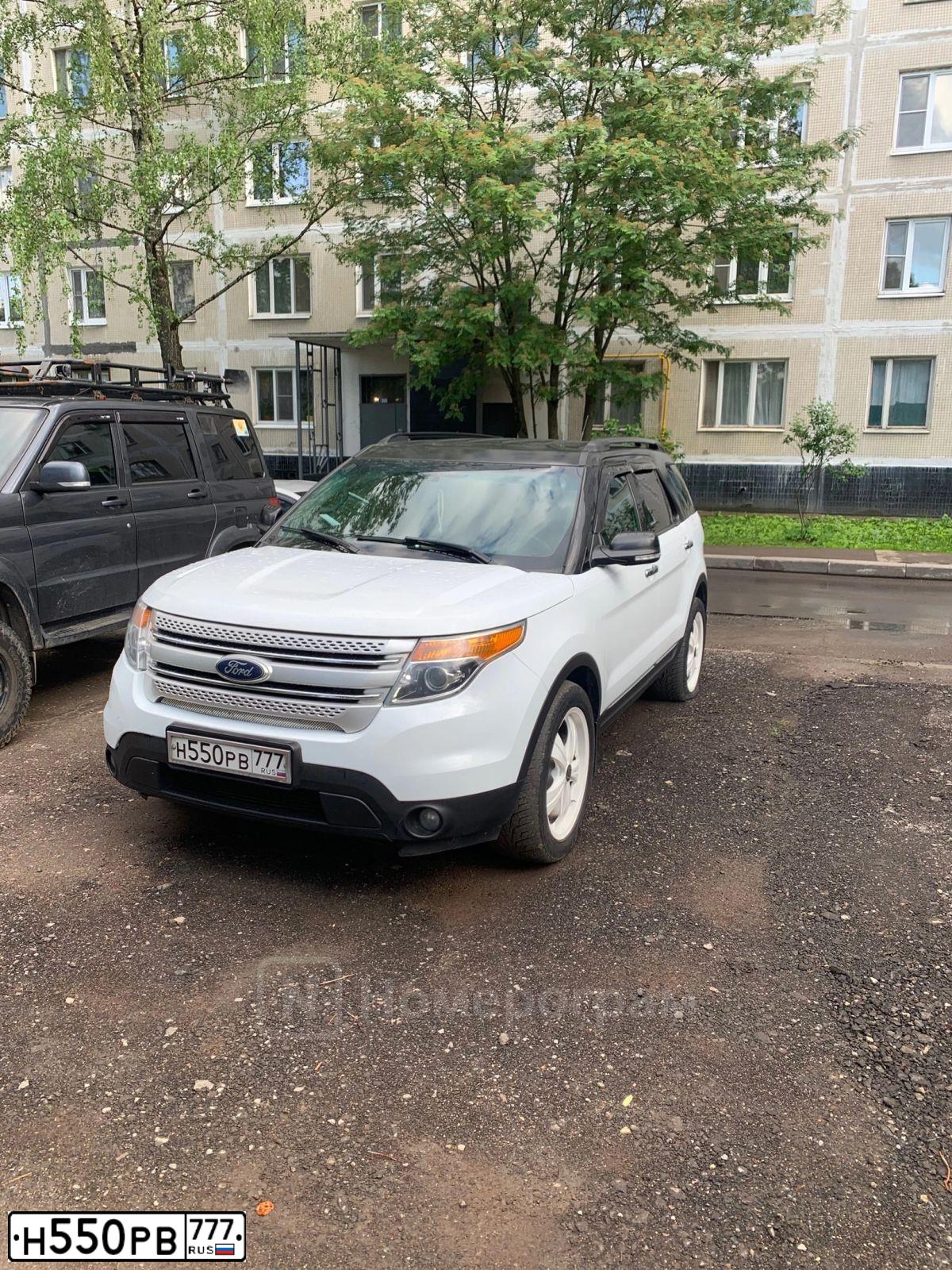 Фото автомобиля FORD EXPLORER, 2015 — госномер Н550РВ777. Цвет: Белый