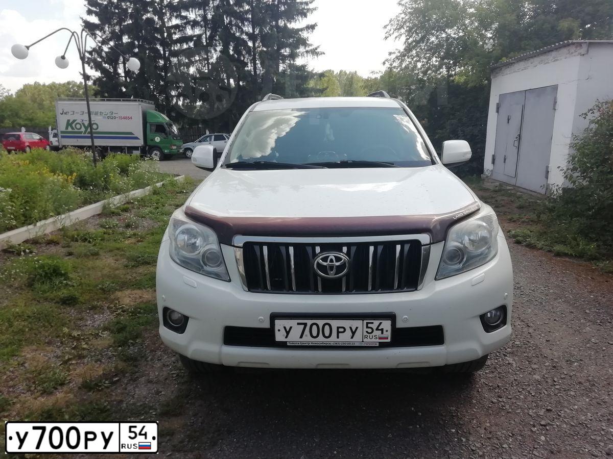 Фото автомобиля TOYOTA AVENSIS, 2003 — госномер С828ВА154. Цвет: СЕРЫЙ