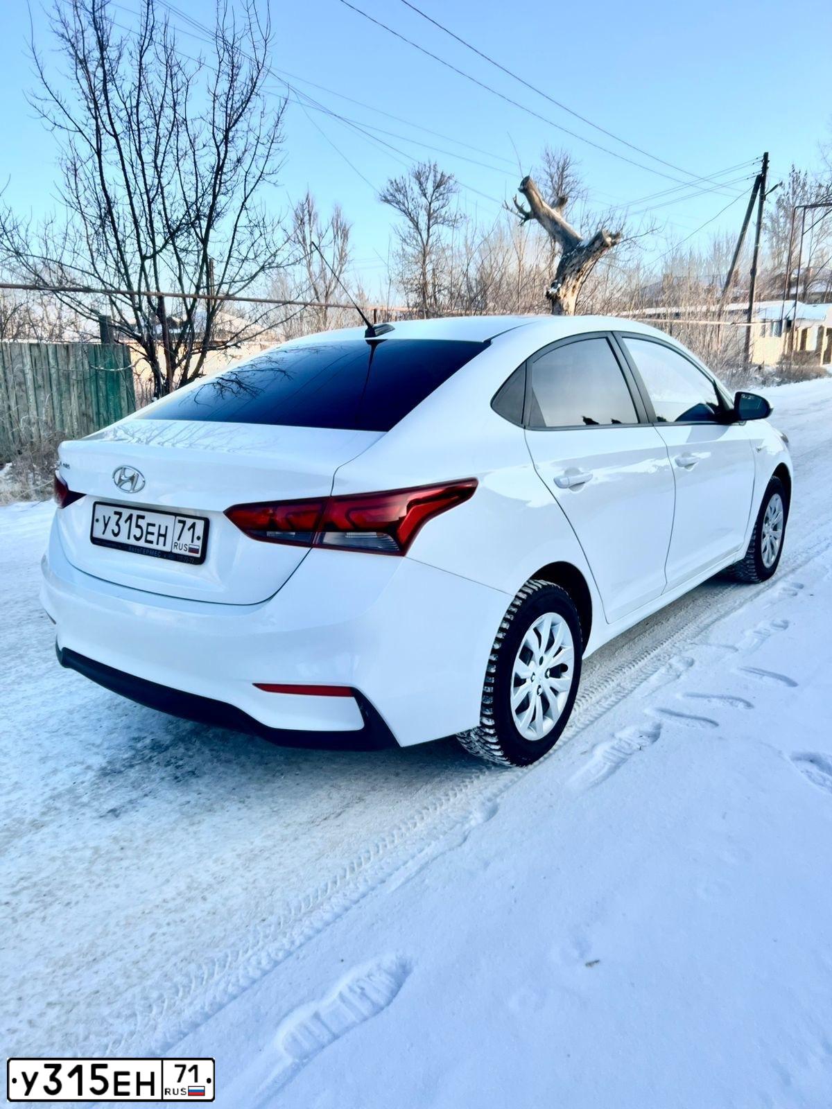 Фото автомобиля HYUNDAI SOLARIS, 2017 — госномер У315ЕН71. Цвет: БЕЛЫЙ