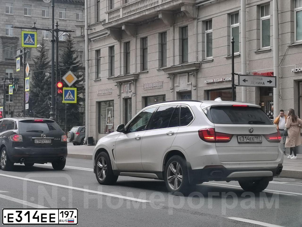 Фото автомобиля BMW X5, 2013 — госномер Е314ЕЕ197. Цвет: КОРИЧНЕВЫЙ