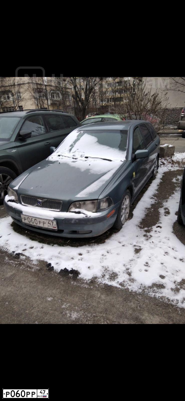 Фото автомобиля VOLVO V40, 2002 — госномер Р060РР47. Цвет: СЕРО-ЗЕЛЕНЫЙ