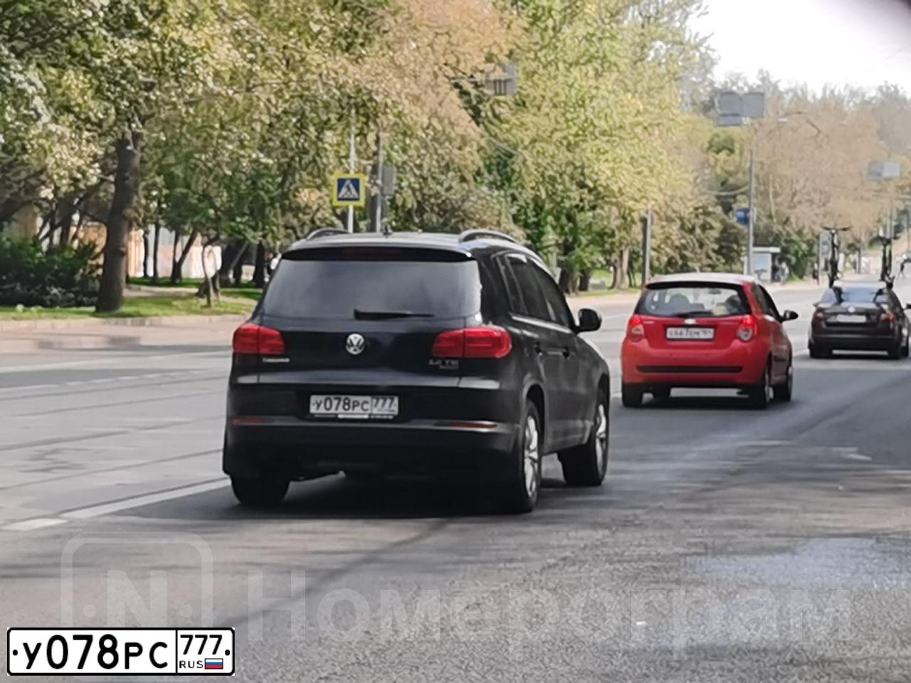 Фото автомобиля VOLKSWAGEN TIGUAN, 2015 — госномер У078РС777. Цвет: ЧЕРНЫЙ