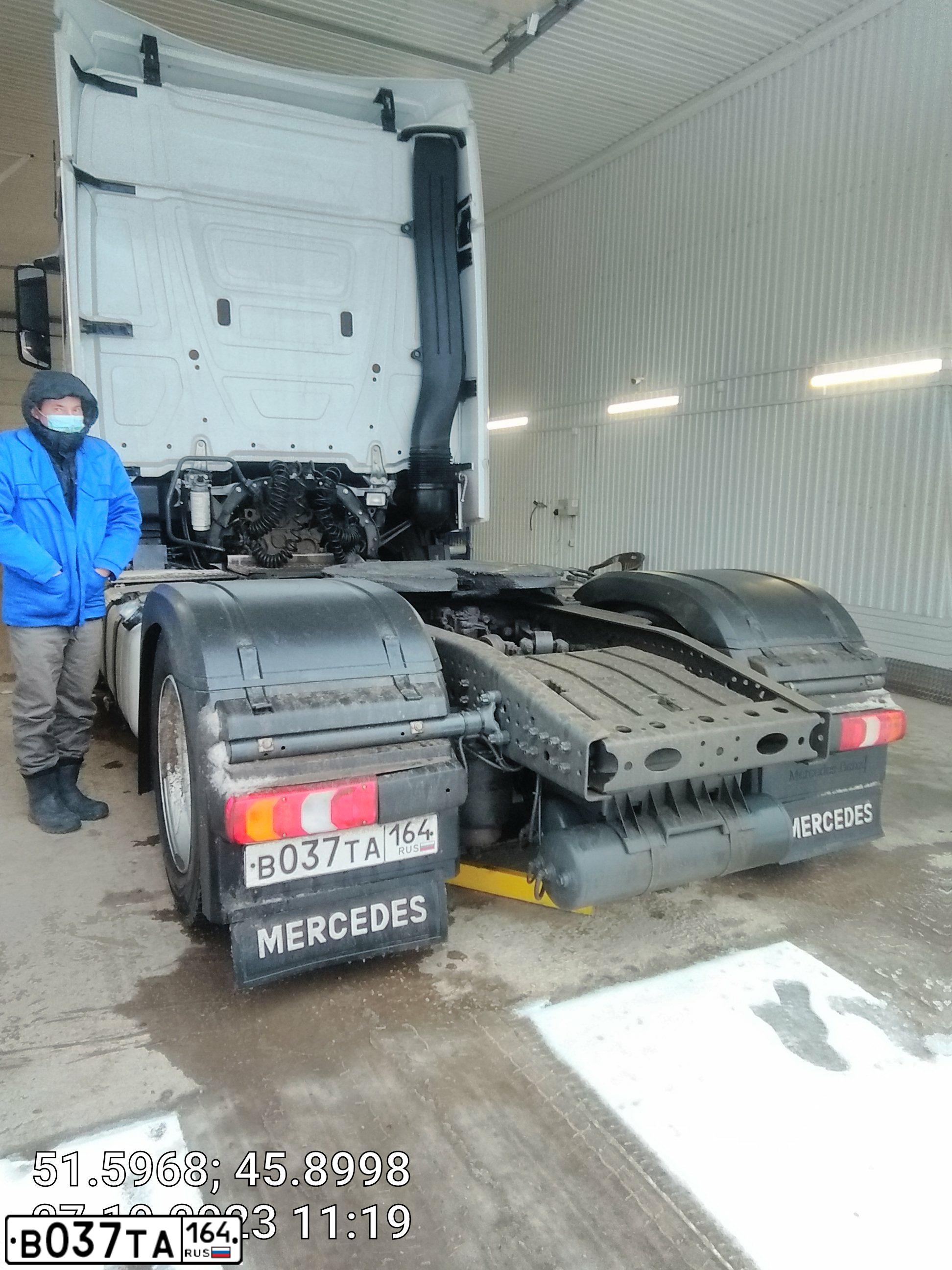 Фото автомобиля MERCEDES ACTROS, 2020 — госномер В037ТА164. Цвет: Белый