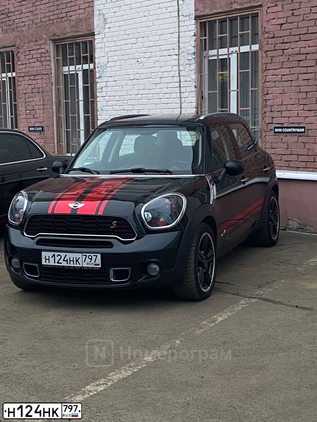 Фото автомобиля MINI COOPER, 2011 — госномер Е762ОВ51. Цвет: ЧЕРНЫЙ