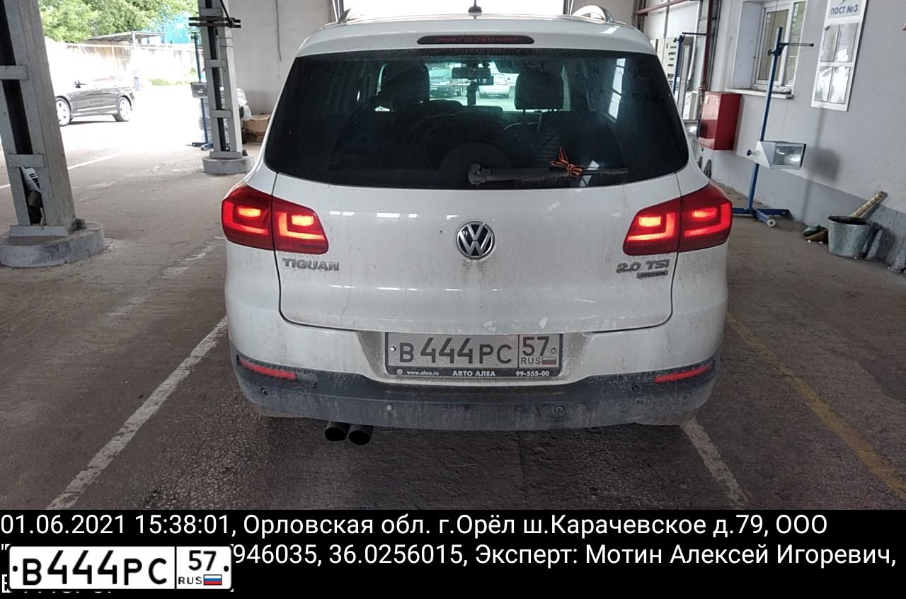 Фото автомобиля VOLKSWAGEN TIGUAN, 2011 — госномер В444РС57. Цвет: Белый