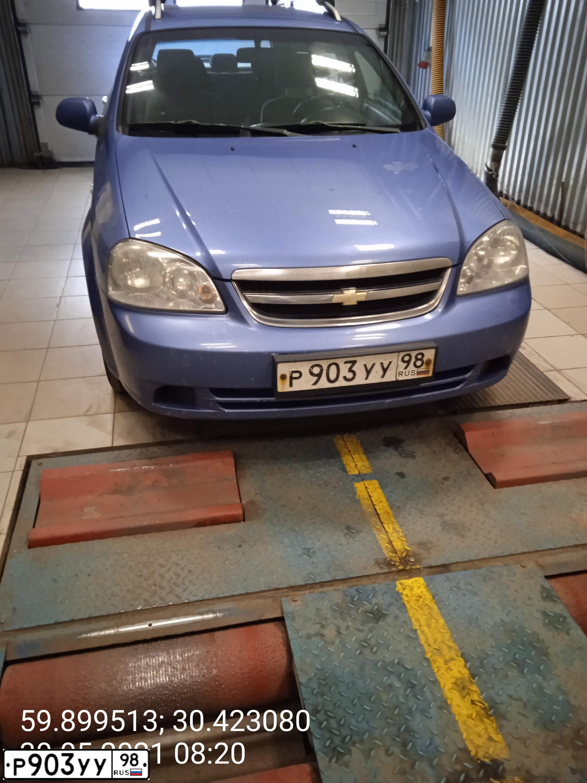 Фото автомобиля CHEVROLET LACETTI, 2008 — госномер Р903УУ98. Цвет: СИНИЙ