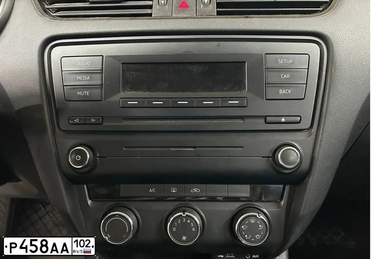Фото автомобиля LADA 2113 SAMARA, 2008 — госномер Е706КМ156. Цвет: Темно-зеленый