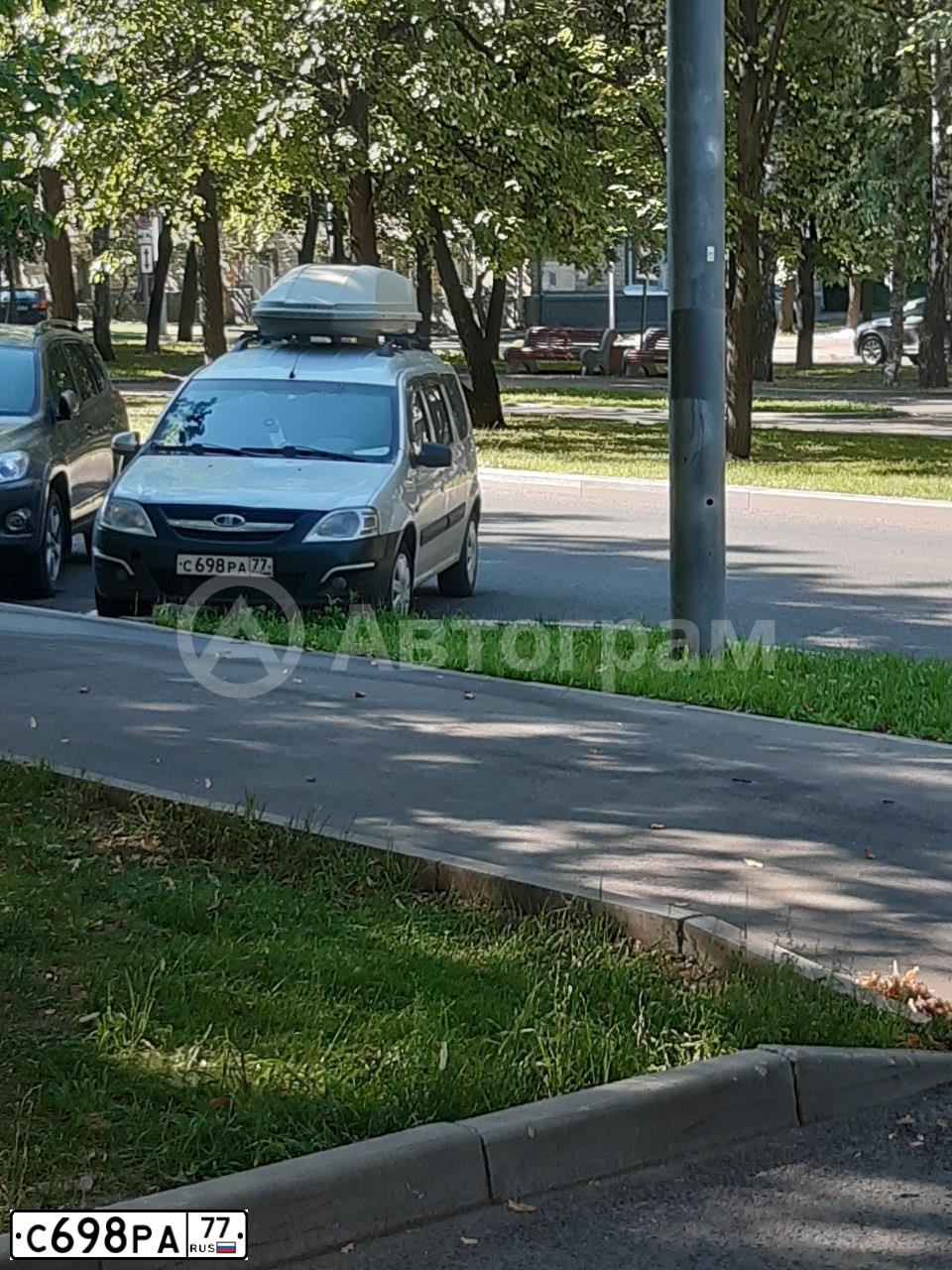 Фото автомобиля LADA LARGUS, 2013 — госномер С698РА77. Цвет: СЕРЕБРИСТЫЙ