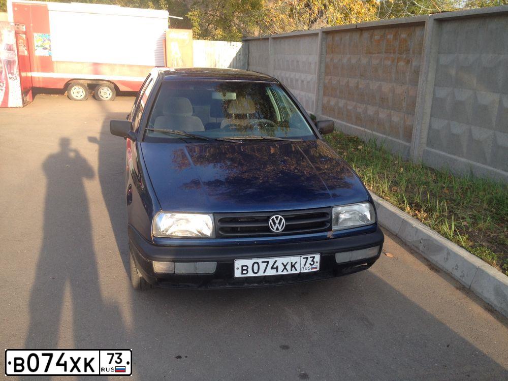 Фото автомобиля VOLKSWAGEN VENTO, 1994 — госномер В074ХК73. Цвет: ТЕМНО-СИНИЙ