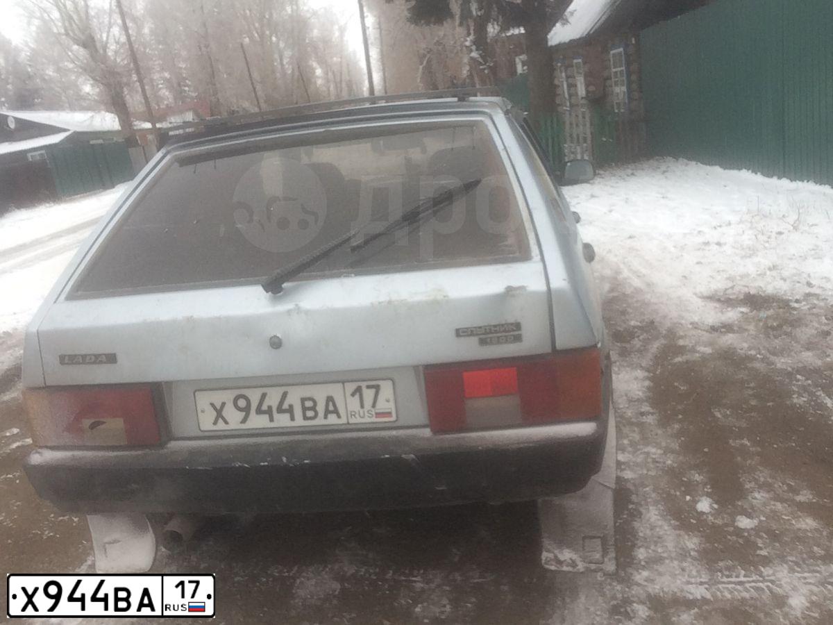 Фото автомобиля LADA 2109 SAMARA, 2001 — госномер Р892ВК17. Цвет: СЕРЫЙ
