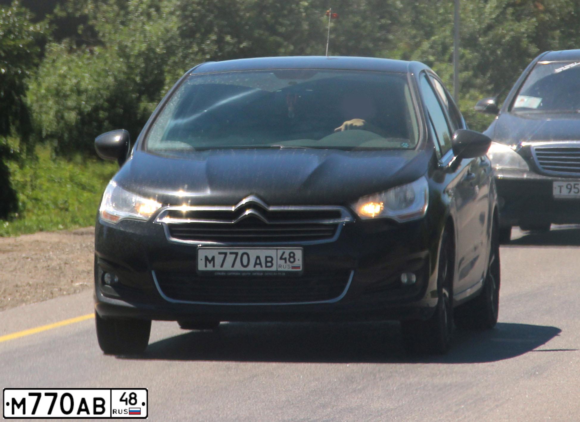 Фото автомобиля CITROEN C4, 2013 — госномер У472УЕ48