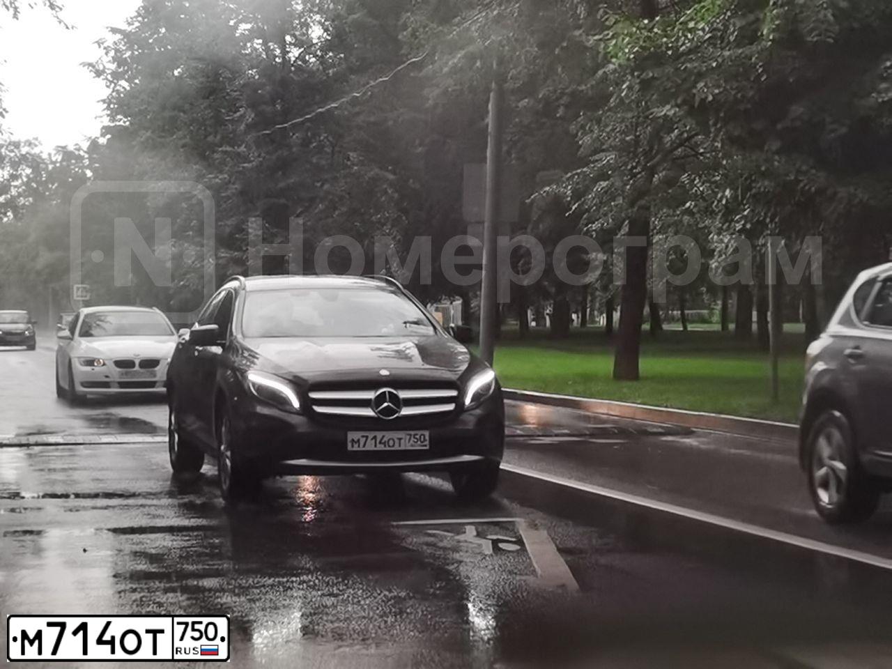 Фото автомобиля MERCEDES GLA-KLASSE, 2017 — госномер М714ОТ750. Цвет: Коричневый