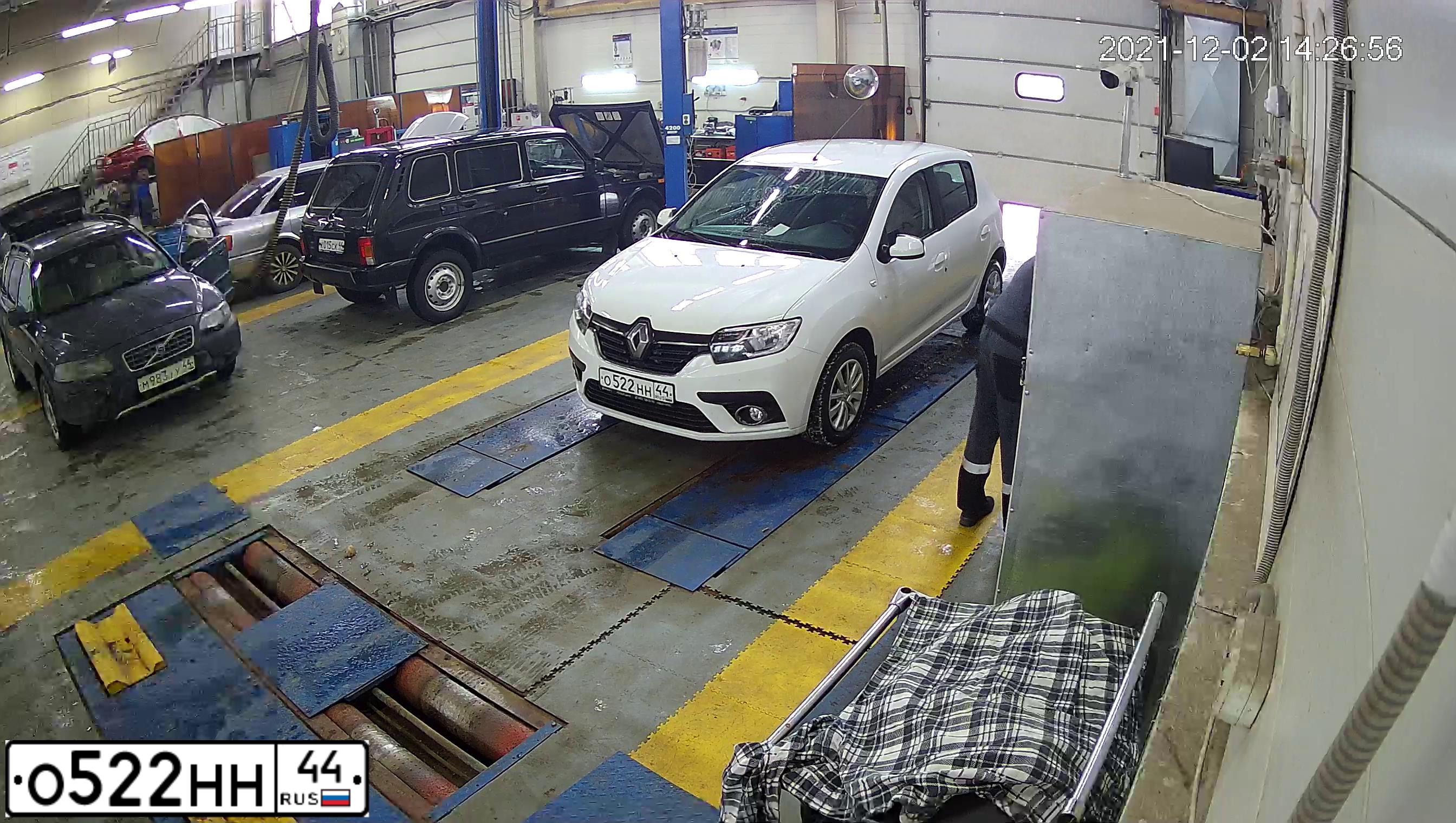 Фото автомобиля RENAULT SANDERO, 2018 — госномер О522НН44. Цвет: БЕЛЫЙ