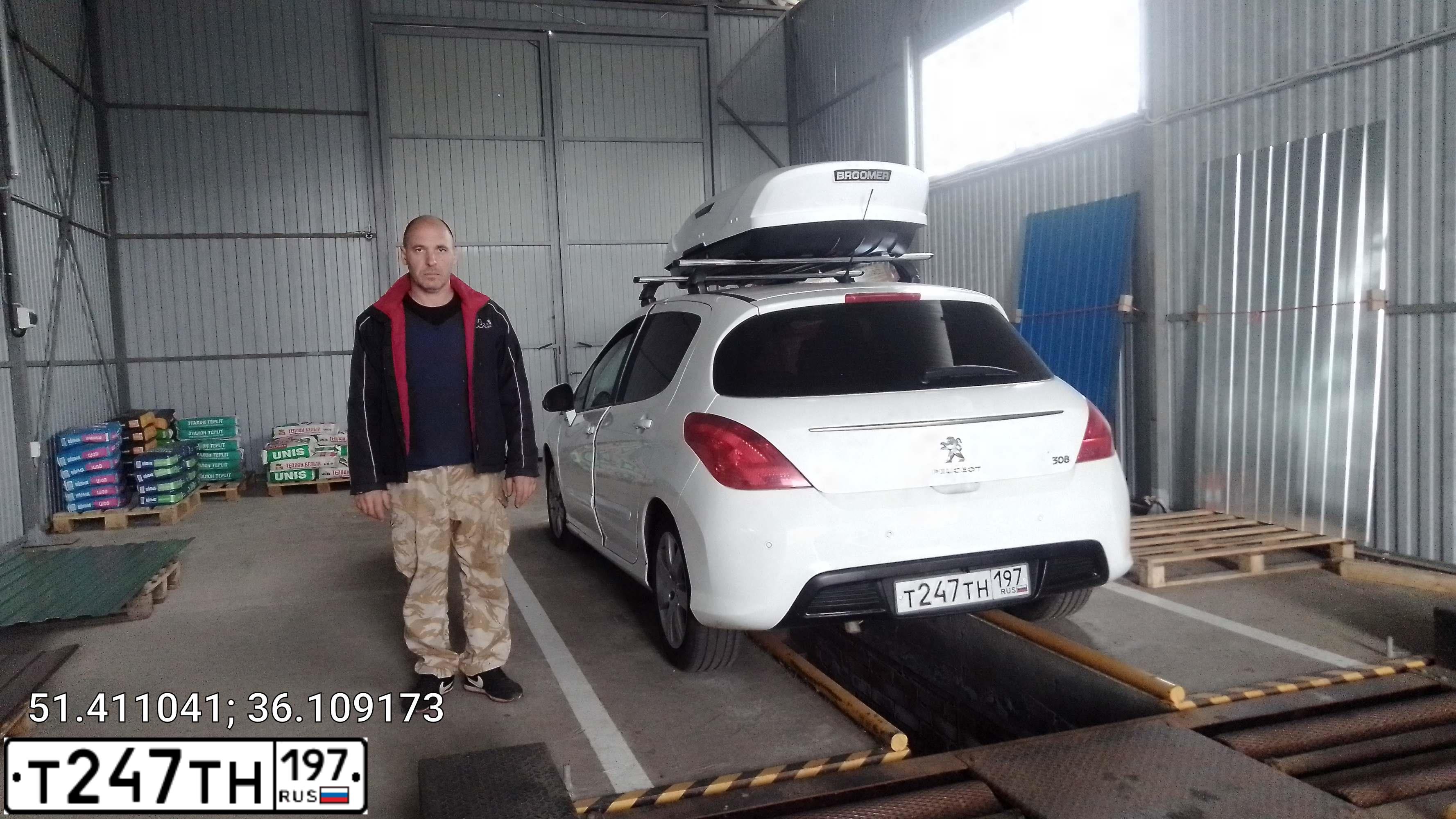 Фото автомобиля PEUGEOT 308, 2011 — госномер С589РВ46. Цвет: Белый