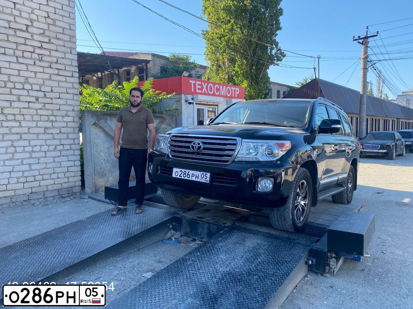 Фото автомобиля TOYOTA LANDCRUISER 200, 2012 — госномер К111РА95. Цвет: ЧЕРНЫЙ