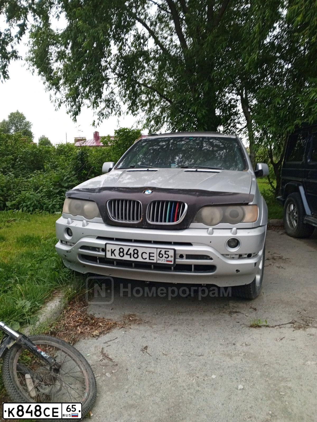 Фото автомобиля BMW X5, 2002 — госномер К848СЕ65. Цвет: СВЕТЛО-СЕРЫЙ
