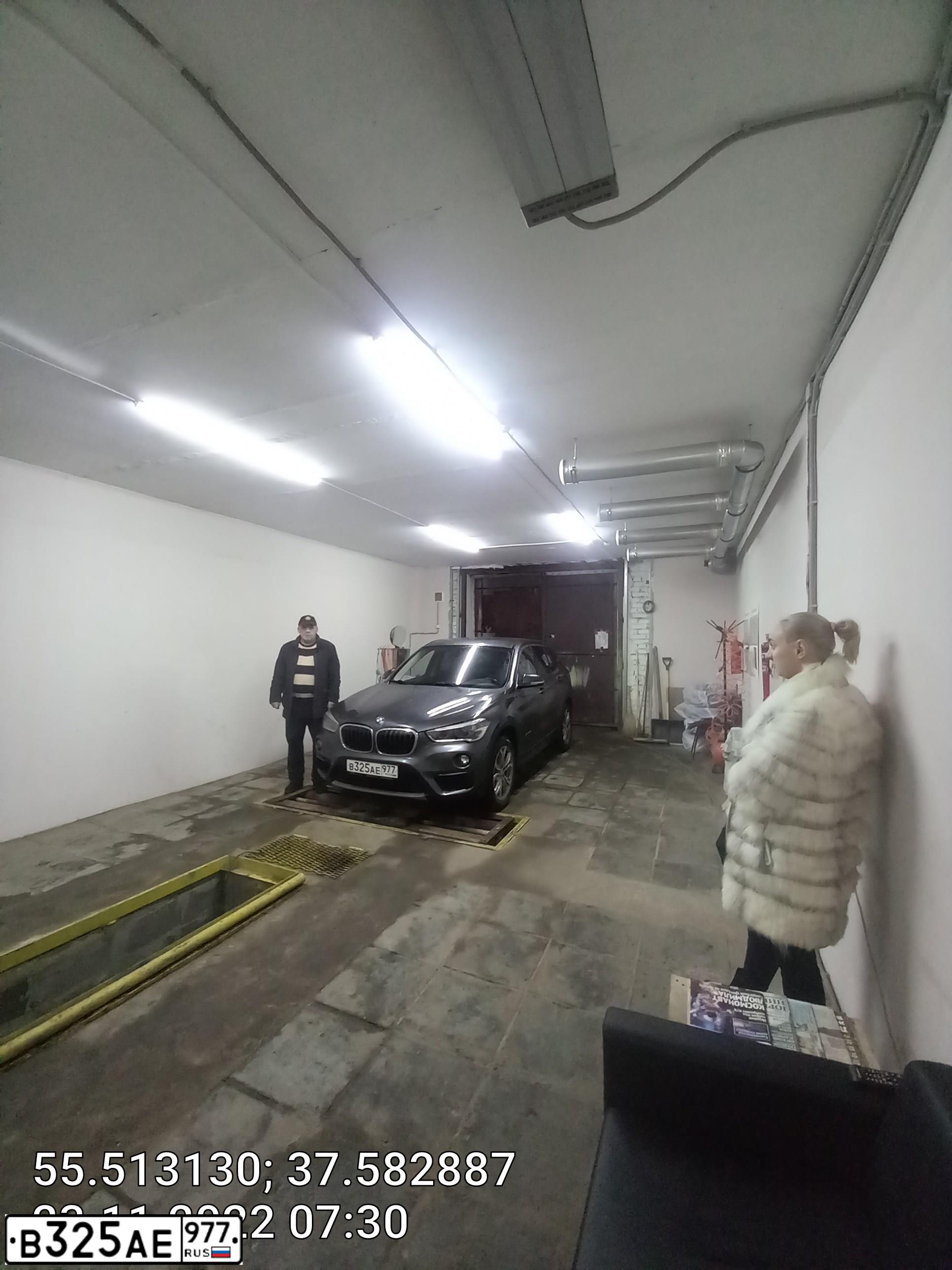 Фото автомобиля BMW X1, 2016 — госномер В325АЕ977. Цвет: СЕРЫЙ МЕТАЛЛИК