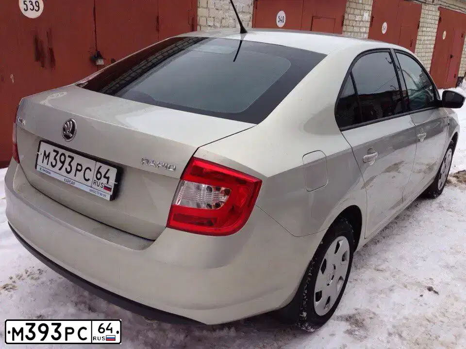 Фото автомобиля SKODA A RAPID, 2014 — госномер В020МС164. Цвет: СЕРЕБРИСТО ЖЕЛТЫЙ