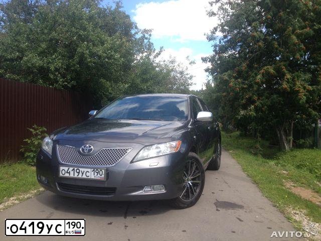 Фото автомобиля TOYOTA CAMRY, 2008 — госномер К777РР150. Цвет: СЕРЫЙ