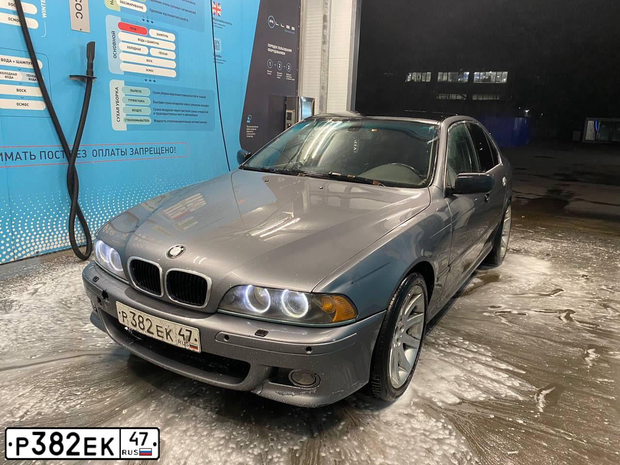 Фото автомобиля BMW SERIE 5, 2000 — госномер Р382ЕК47. Цвет: БЕЛЫЙ