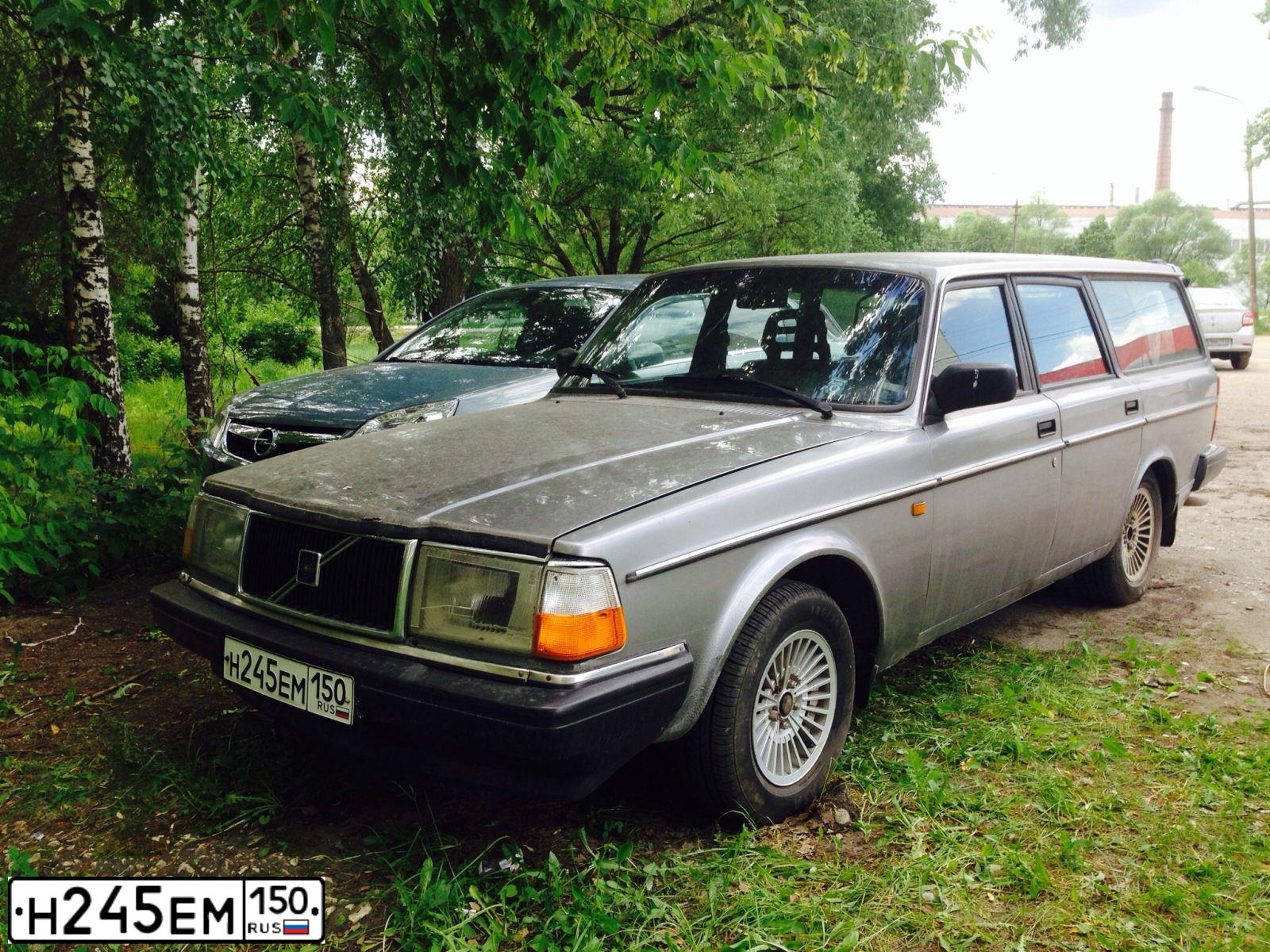 Фото автомобиля VOLVO 240-SERIE, 1992 — госномер М379НМ90. Цвет: СЕРЫЙ ТЕМНЫЙ