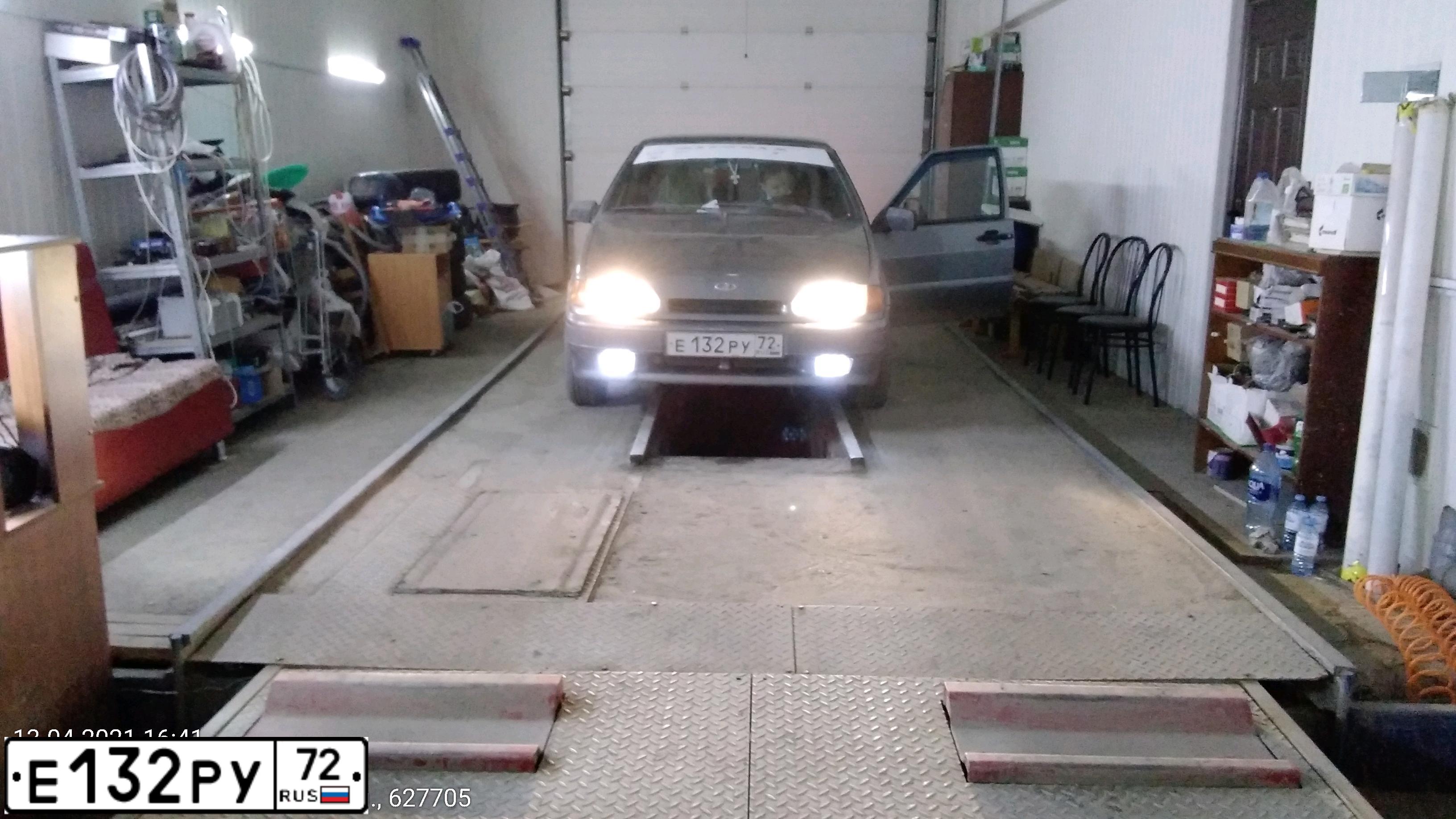 Фото автомобиля LADA 2115 SAMARA, 2007 — госномер Е132РУ72. Цвет: СРЕДНИЙ СЕРО-ЗЕЛЕНЫЙ МЕТ.