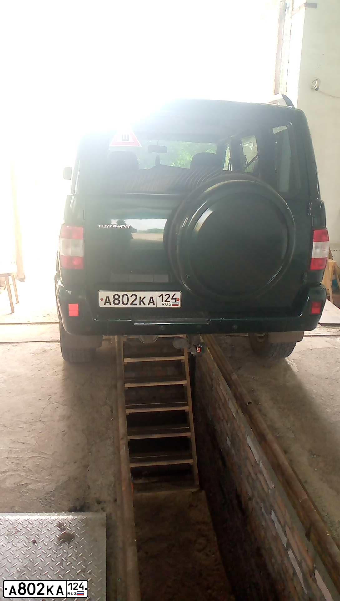 Фото автомобиля UAZ PATRIOT, 2012 — госномер А802КА124. Цвет: АМУЛЕТ МЕТАЛИК