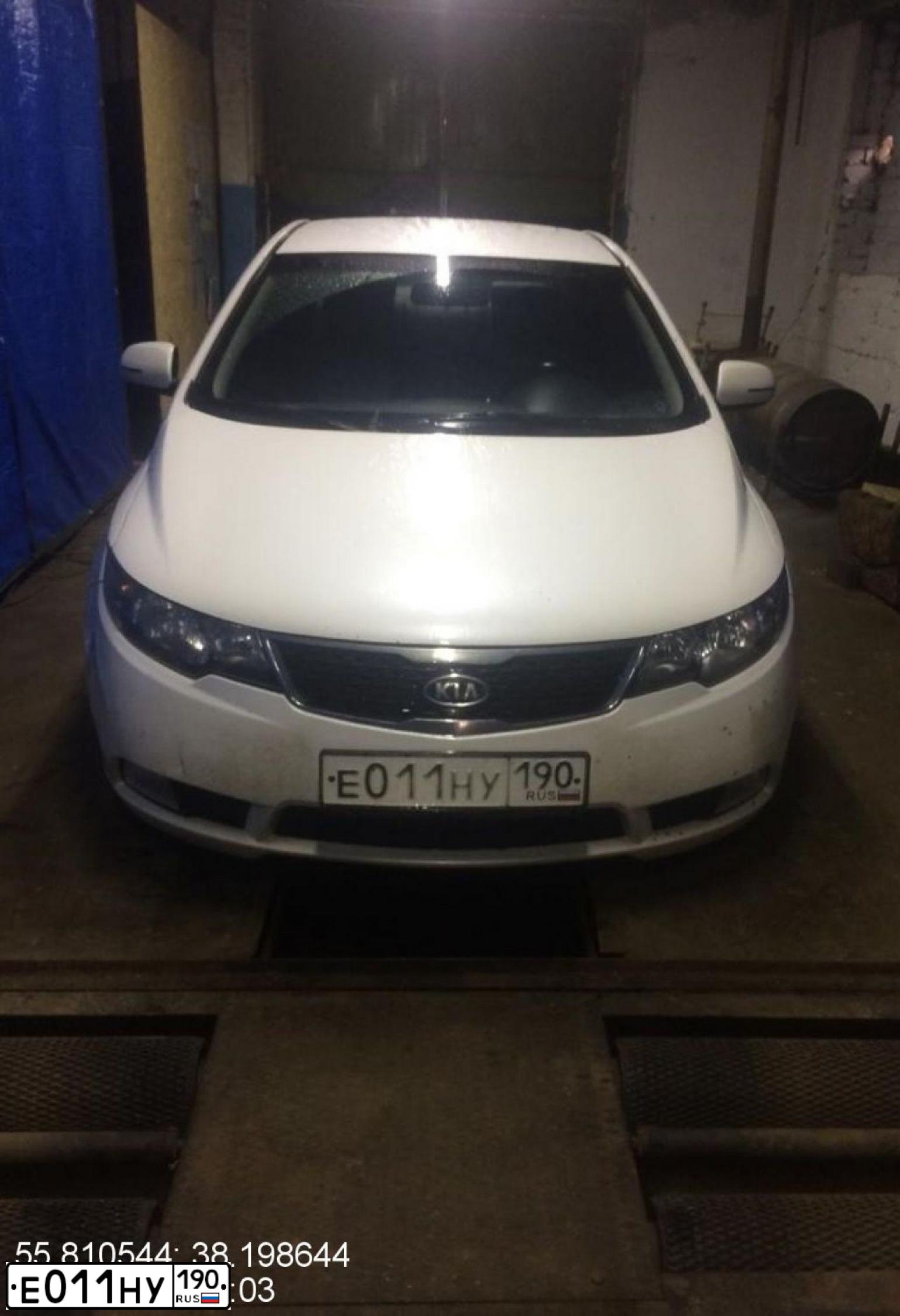 Фото автомобиля KIA Cerato, 2011 — госномер Е011НУ190