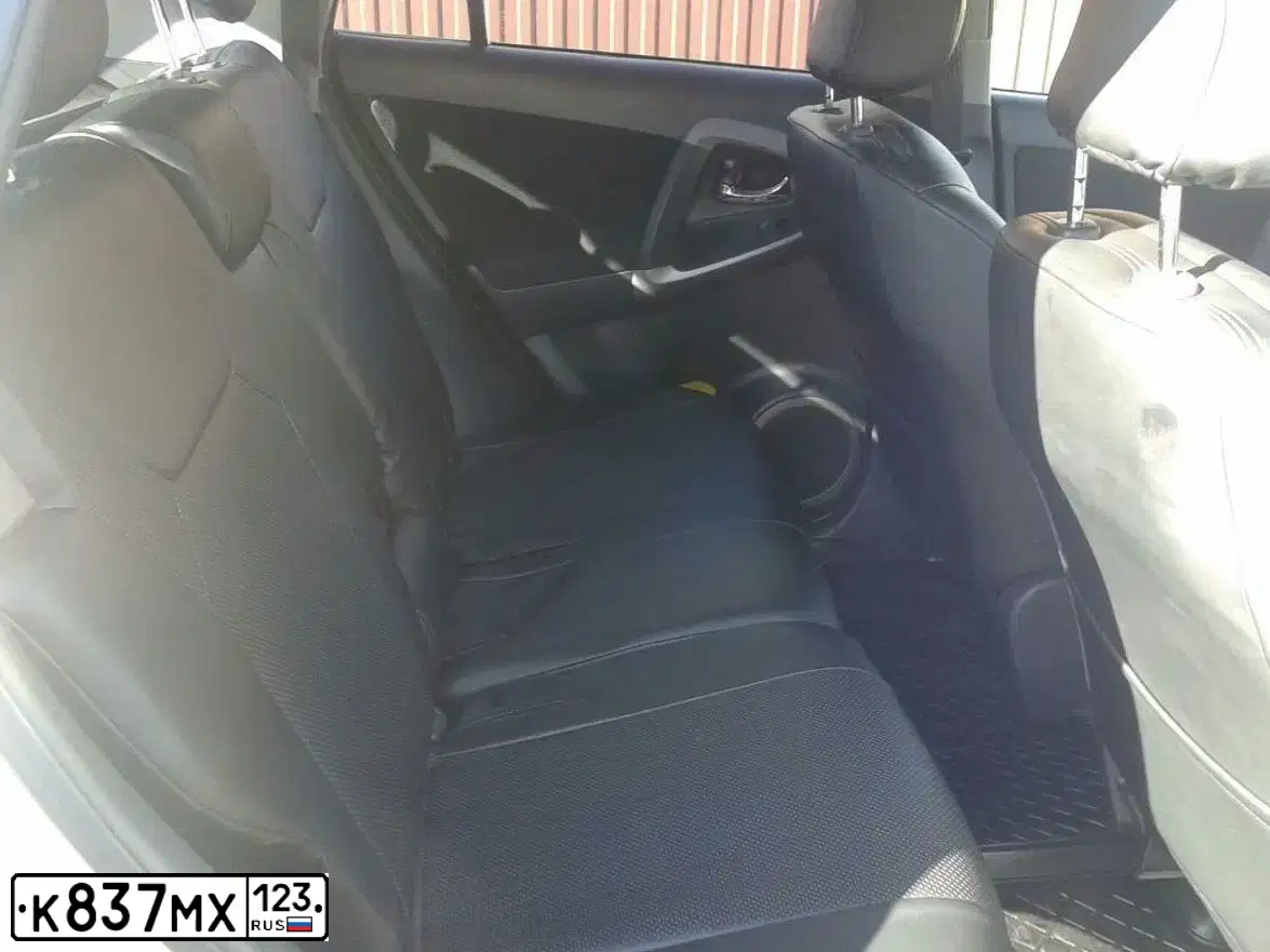 Фото автомобиля TOYOTA RAV4, 2006 — госномер В717УР23. Цвет: серебристый
