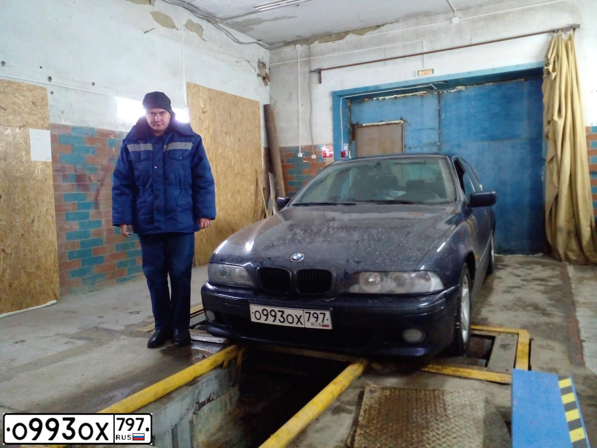 Фото автомобиля BMW 523, 1998 — госномер М139АЕ164. Цвет: синий